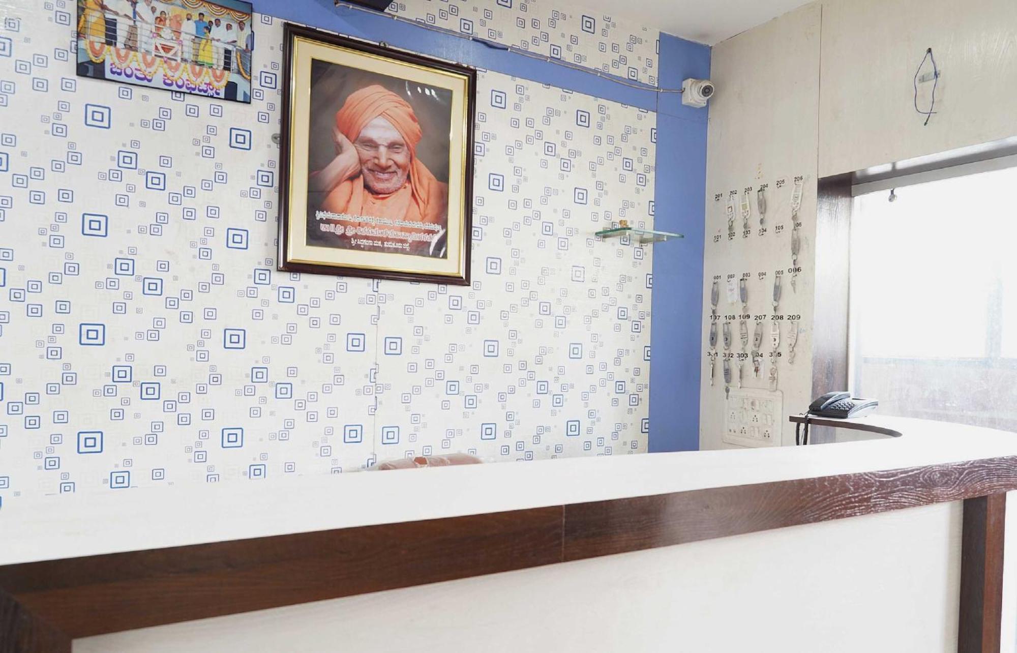 Oyo Chinthu Comforts Tumkur Exterior foto